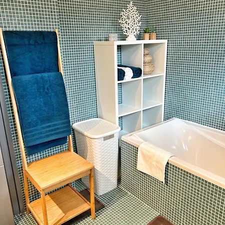 Avec Piscine, Baie De Bandol, Acces