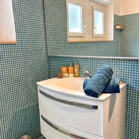 Avec Piscine, Baie De Bandol, Acces *